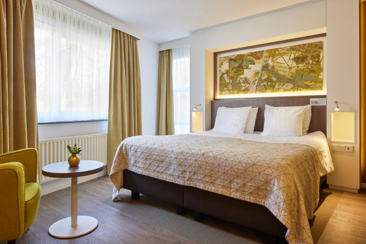 Auberge Du Bonheur Tilburg Bagian luar foto